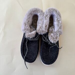 Hey Dude Britt Navy Womens Slip on‎ Faux Fur Comfort Shoes Sz 7